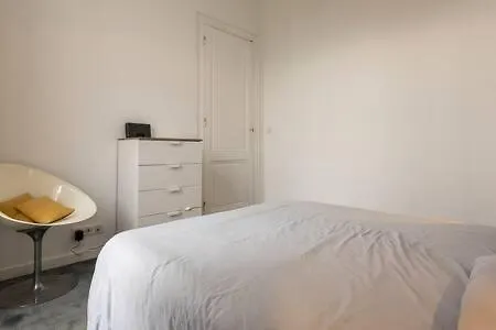 T2 Place De Lerme Apartment