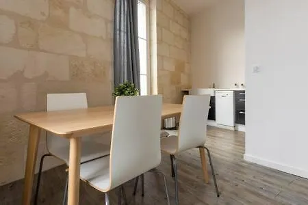 Apartment Place De Lerme